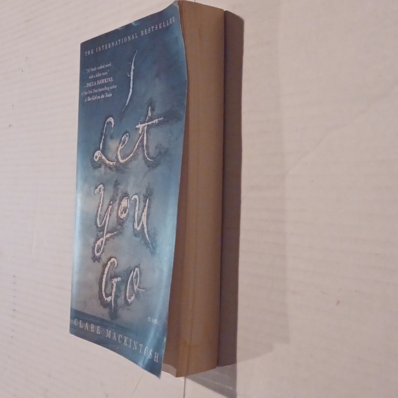$4 Add-on "I Let You Go" by Clare MacKintosh - Paperback Novel - Picture 5 of 9